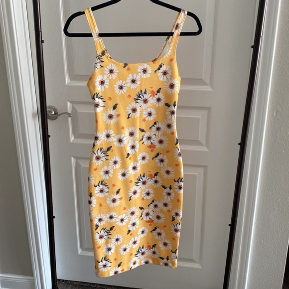 ZARA Yellow Daisy Floral Bodycon Midi Dress sz S - Picture 2 of 5